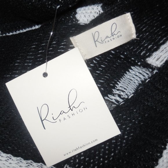 Poncho Pullover NWT Top Plaid black white fringed one size winterwear - Picture 2 of 8